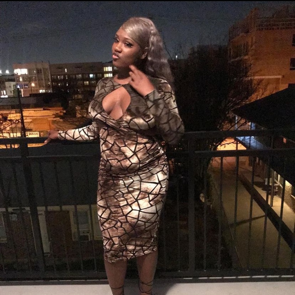 Between the lines velvet midi dress- Brown